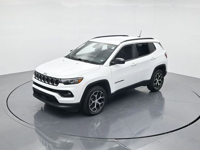 Used 2024 Jeep Compass Latitude image 41