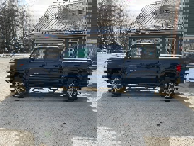 Used 2019 Toyota Tacoma SR5 AWD/4WD image 4