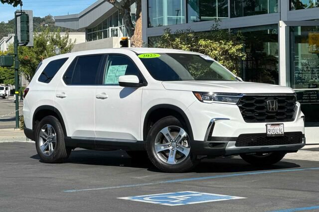 Used 2025 Honda Pilot EX-L image 2