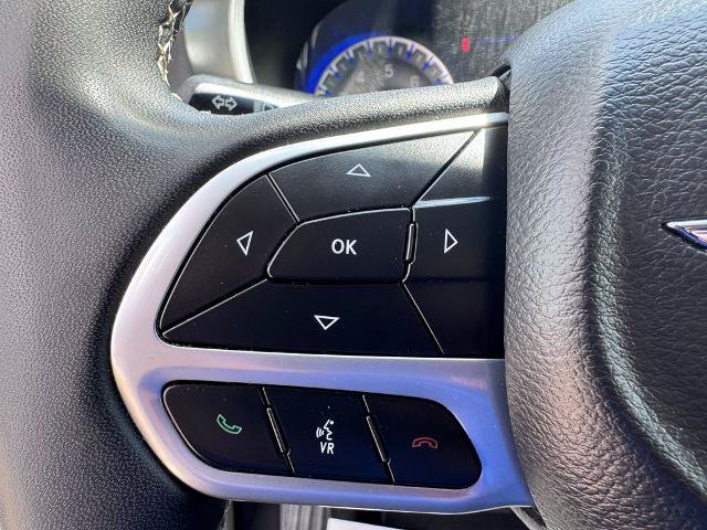 Used 2023 Chrysler Pacifica Touring-L FWD image 26