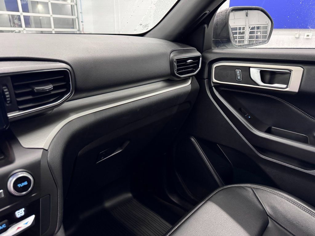 Certified 2020 Ford Explorer XLT w/ Equipment Group 202A image 22