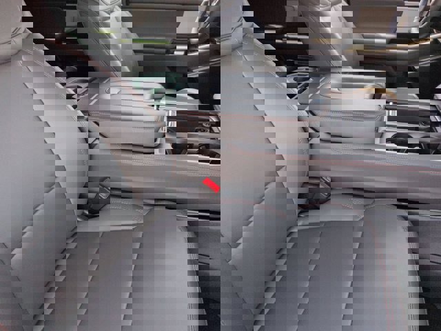 Certified 2025 Ford Expedition Active image 36