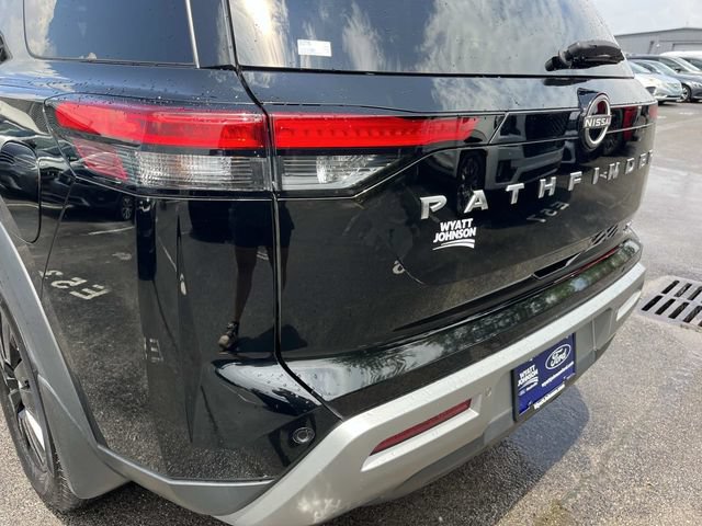 Used 2024 Nissan Pathfinder SL FWD image 12