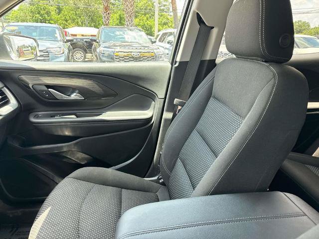 Used 2024 GMC Terrain SLE w/ Driver Convenience Package FWD image 15