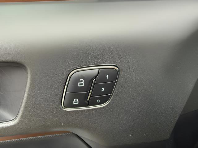 Certified 2025 Ford Bronco Sport Outer Banks w/ Outer Banks Tech Package+ AWD/4WD image 24