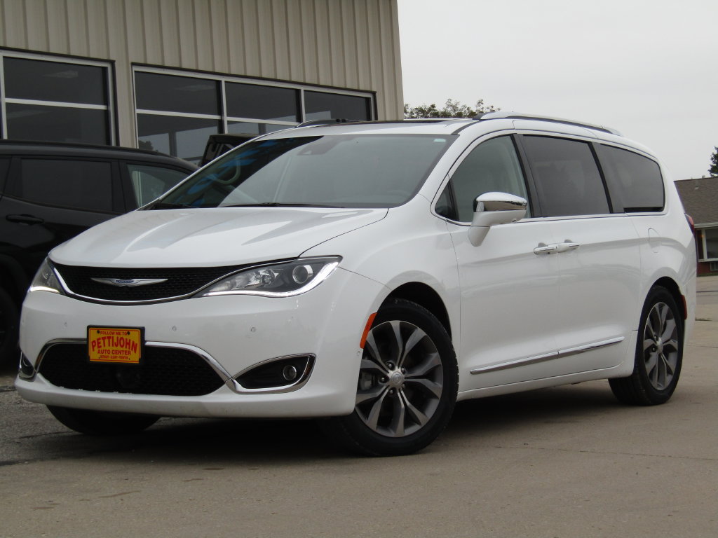 Used 2019 Chrysler Pacifica Limited w/ Tire & Wheel Group FWD image 12