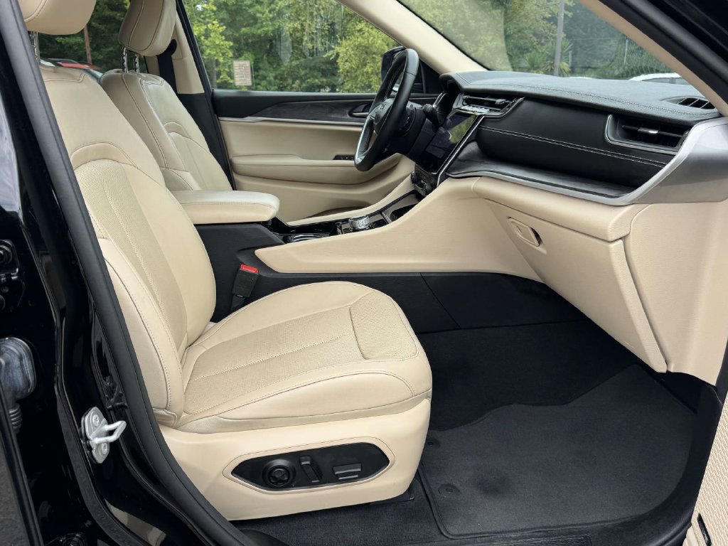 Used 2022 Jeep Grand Cherokee L Limited w/ Luxury Tech Group II AWD/4WD image 15