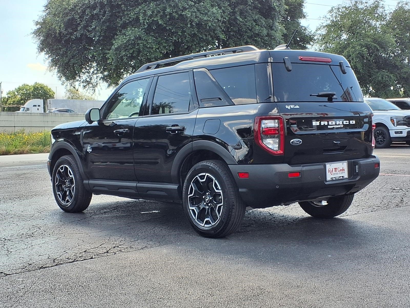 Certified 2025 Ford Bronco Sport Outer Banks w/ Outer Banks Tech Package+ AWD/4WD image 8