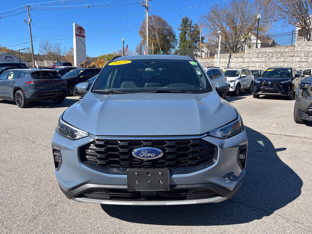 Certified 2025 Ford Escape ST-Line Select AWD/4WD image 8