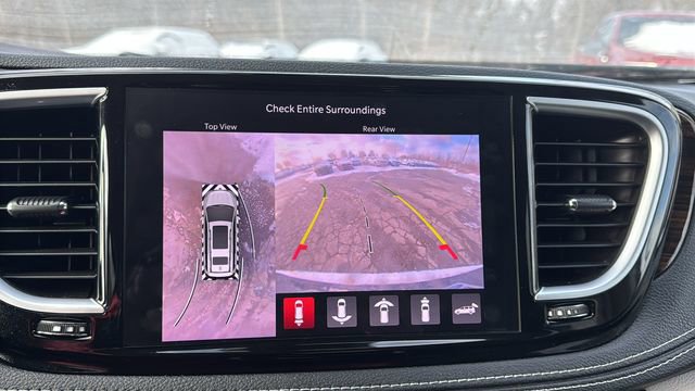 Used 2022 Chrysler Pacifica Limited image 30