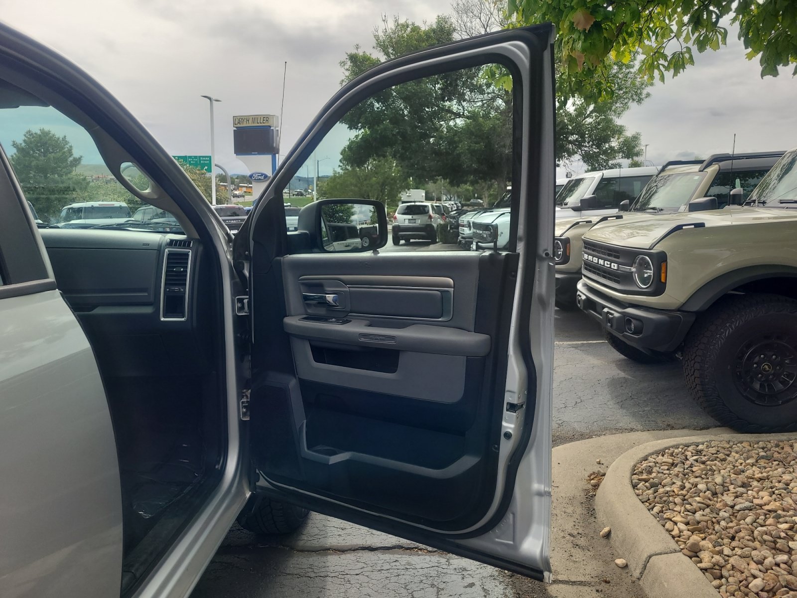 Used 2018 RAM 1500 Classic SLT AWD/4WD image 16