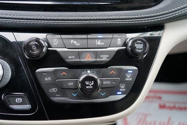 Used 2021 Chrysler Pacifica Touring-L image 16