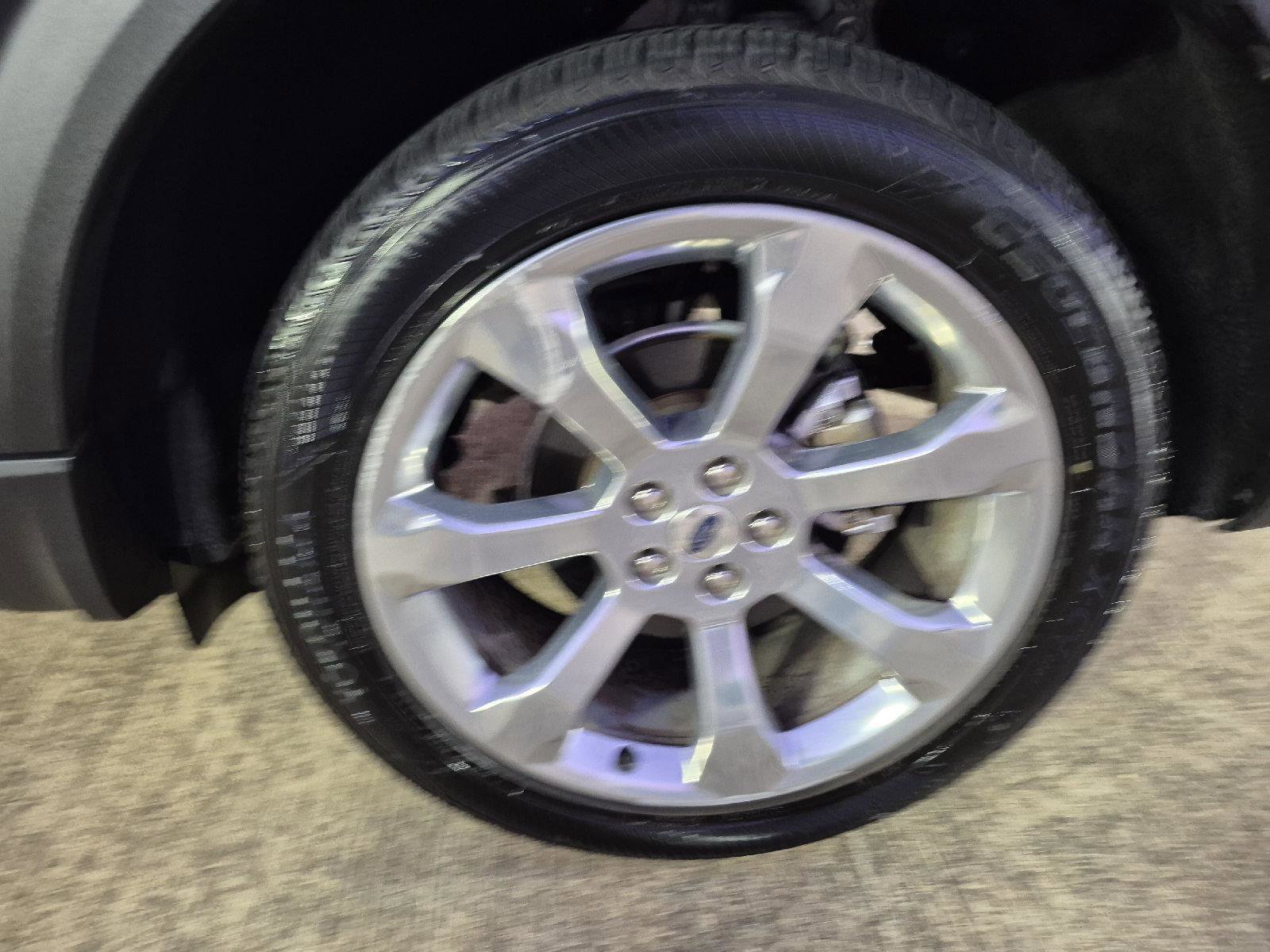 Certified 2020 Ford Explorer Platinum w/ Premium Technology Package image 5