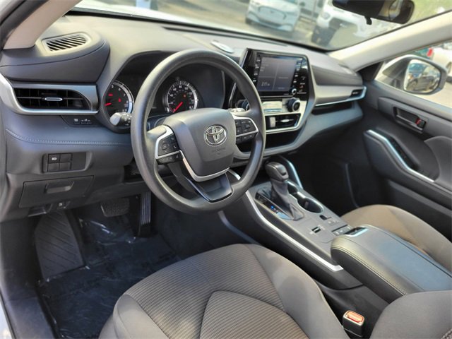 Used 2022 Toyota Highlander L image 17