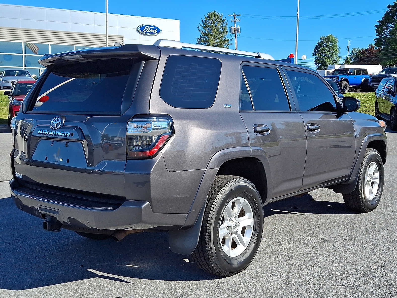 Used 2017 Toyota 4Runner SR5 AWD/4WD image 6