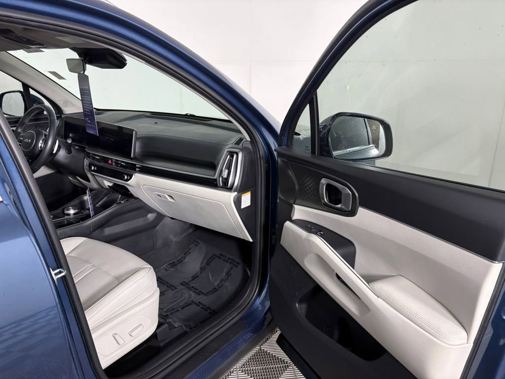 Used 2025 Kia Sorento EX image 38