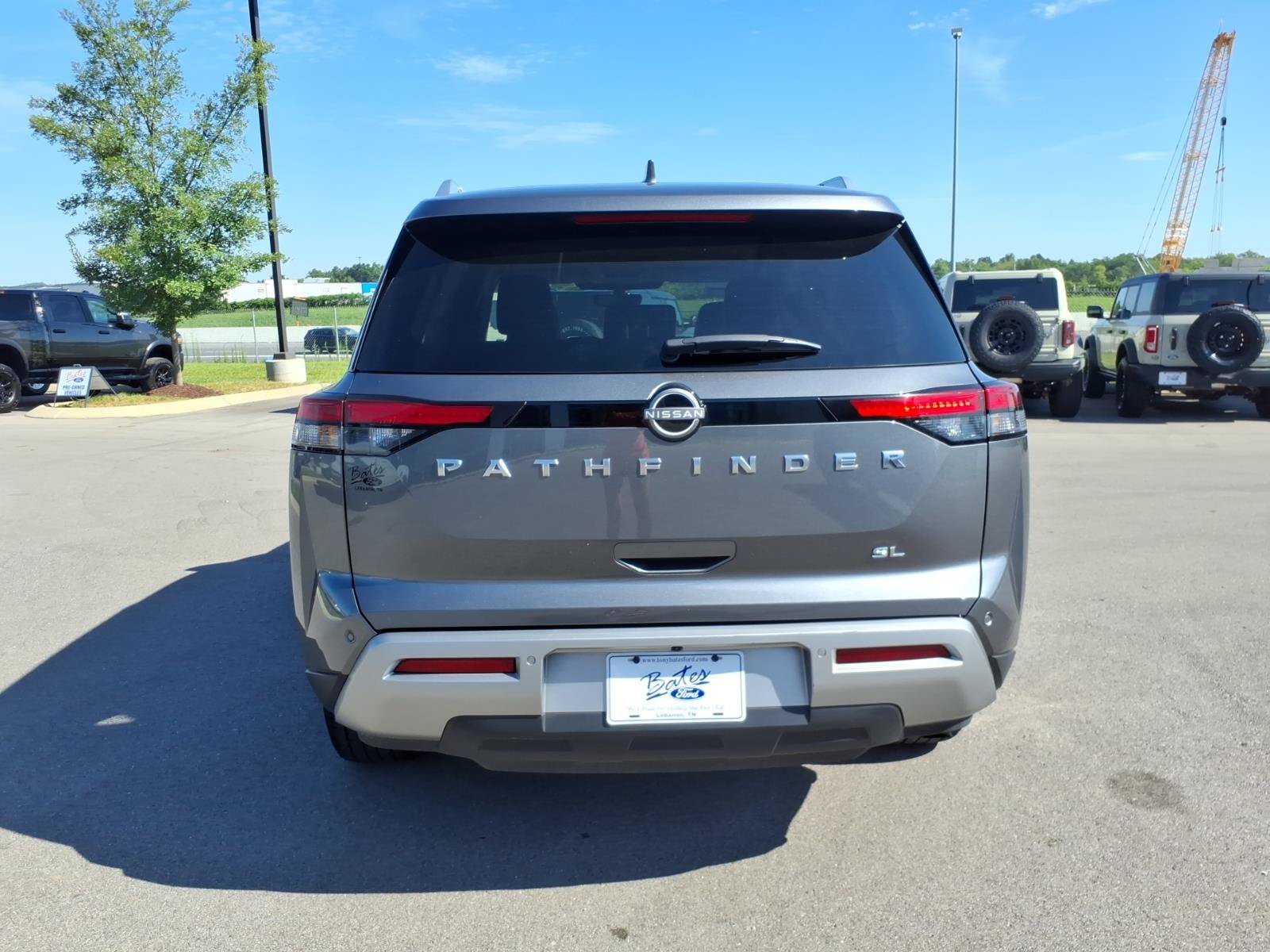 Used 2025 Nissan Pathfinder SL FWD image 4