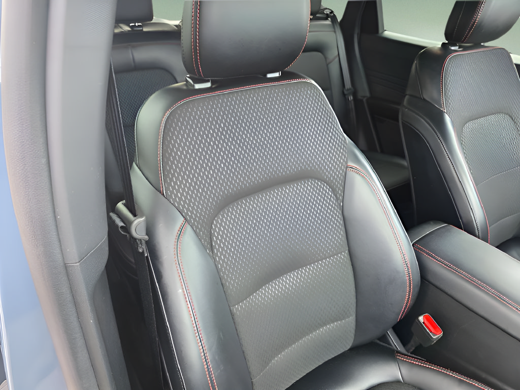 Certified 2025 Ford Escape ST-Line Select AWD/4WD image 34