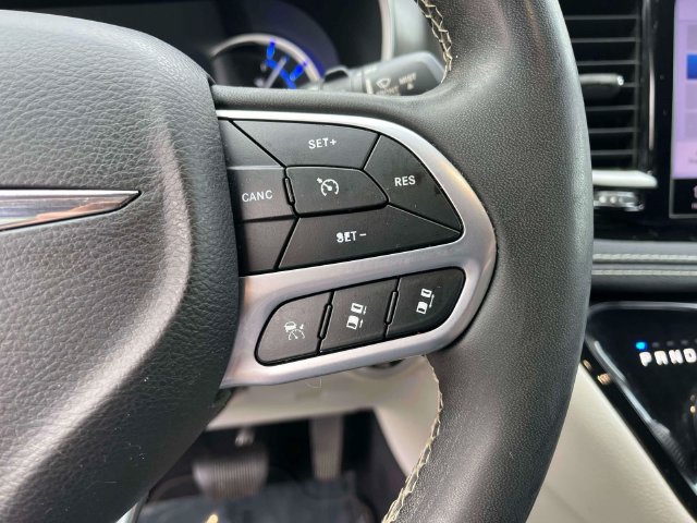 Used 2022 Chrysler Pacifica Touring-L FWD image 33
