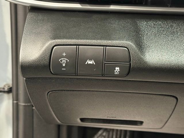 Used 2022 Hyundai Elantra SEL image 15