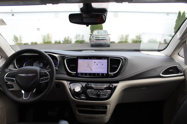 Used 2024 Chrysler Pacifica Limited FWD image 19