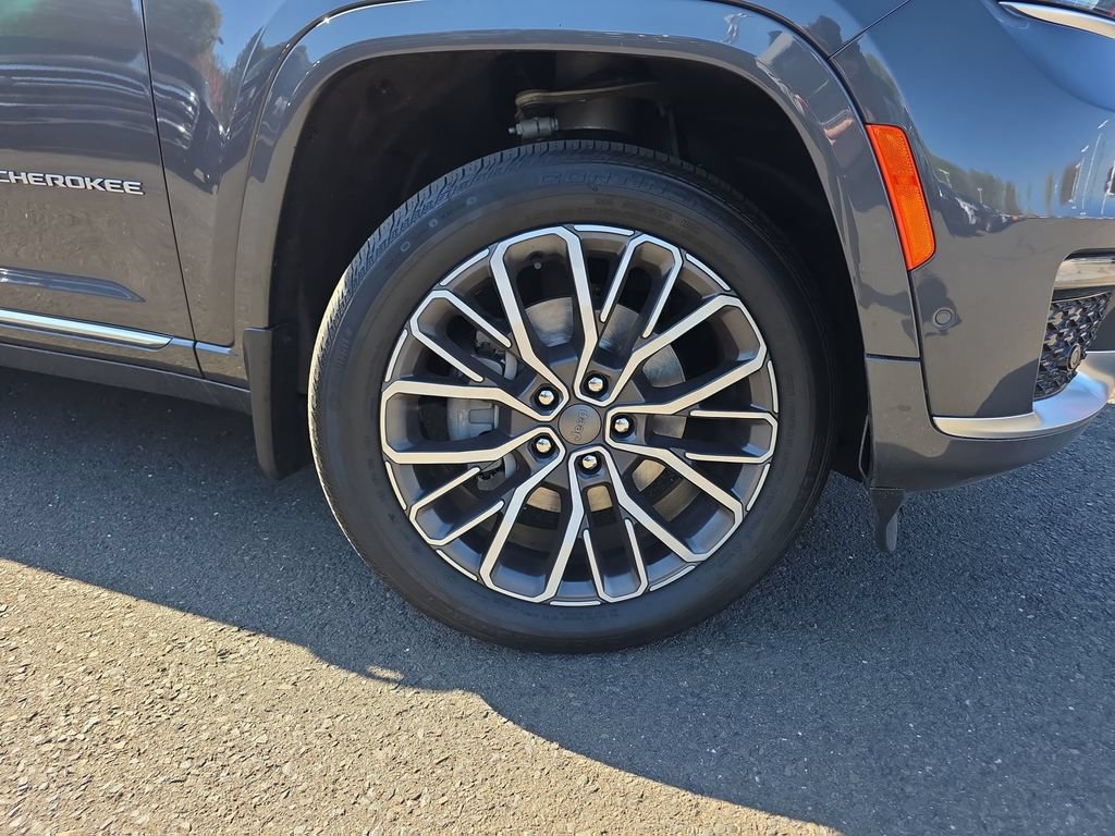 Used 2023 Jeep Grand Cherokee L Summit AWD/4WD image 11