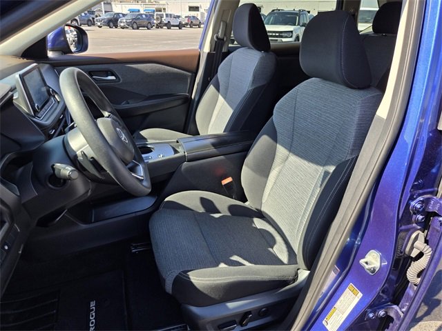 Used 2023 Nissan Rogue SV image 9