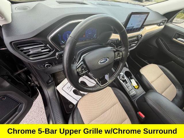 Certified 2022 Ford Escape Titanium w/ Titanium Elite Package AWD/4WD image 18