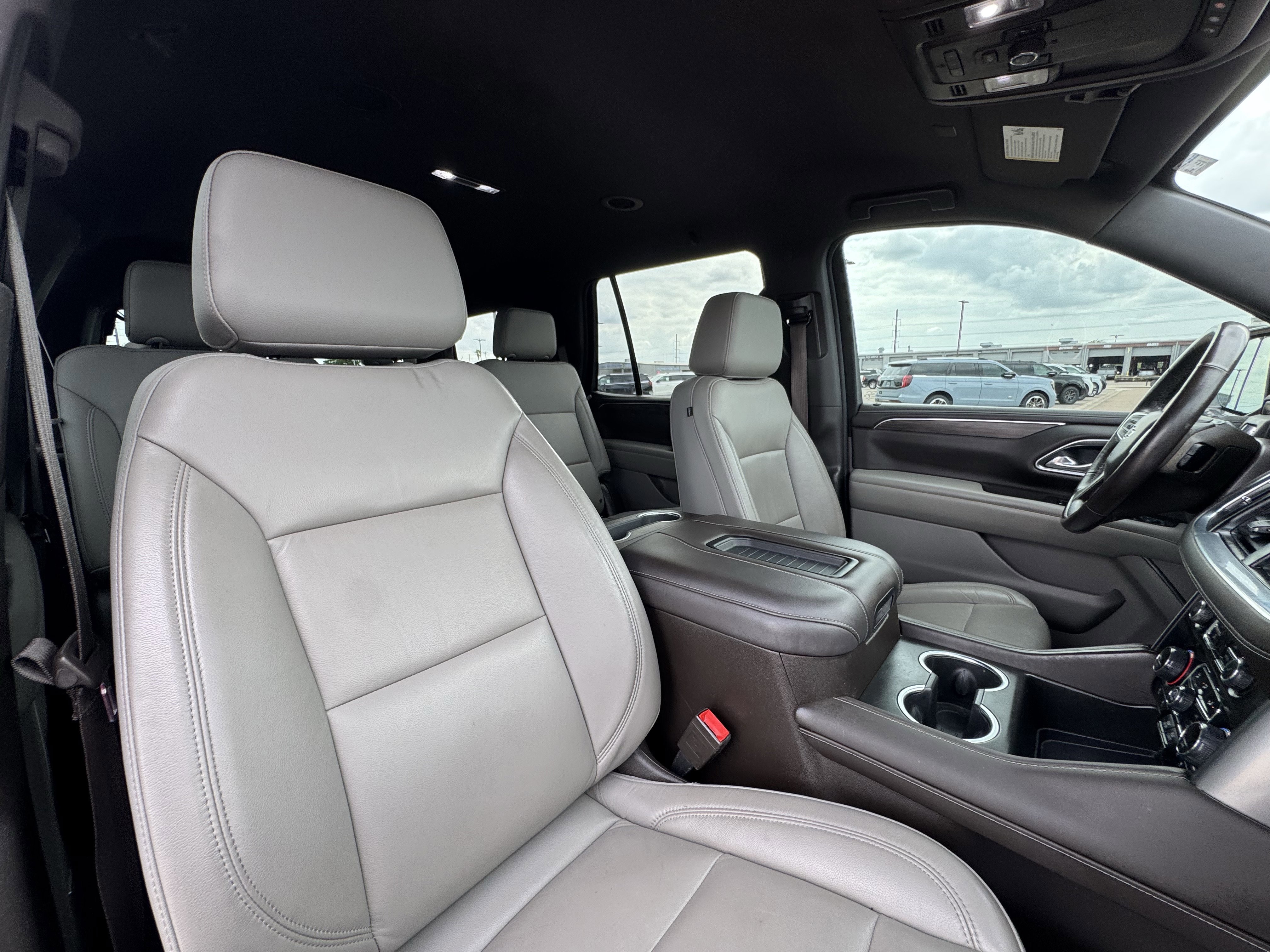 Used 2021 Chevrolet Tahoe Z71 w/ Luxury Package AWD/4WD image 17