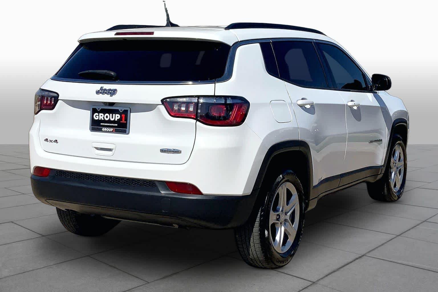 Used 2023 Jeep Compass Latitude AWD/4WD image 13