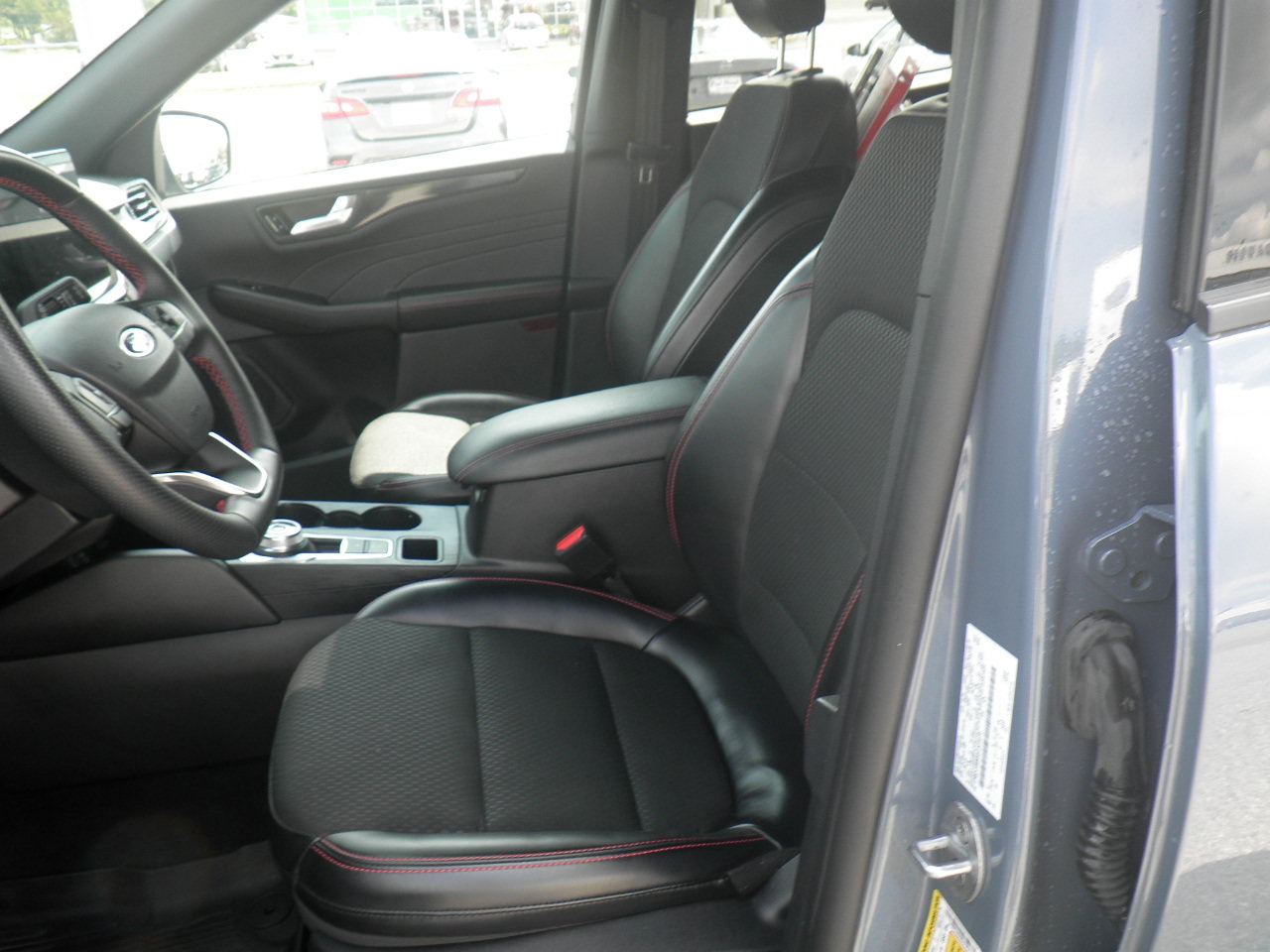 Certified 2025 Ford Escape ST-Line w/ Tech Pack #1 AWD/4WD image 14