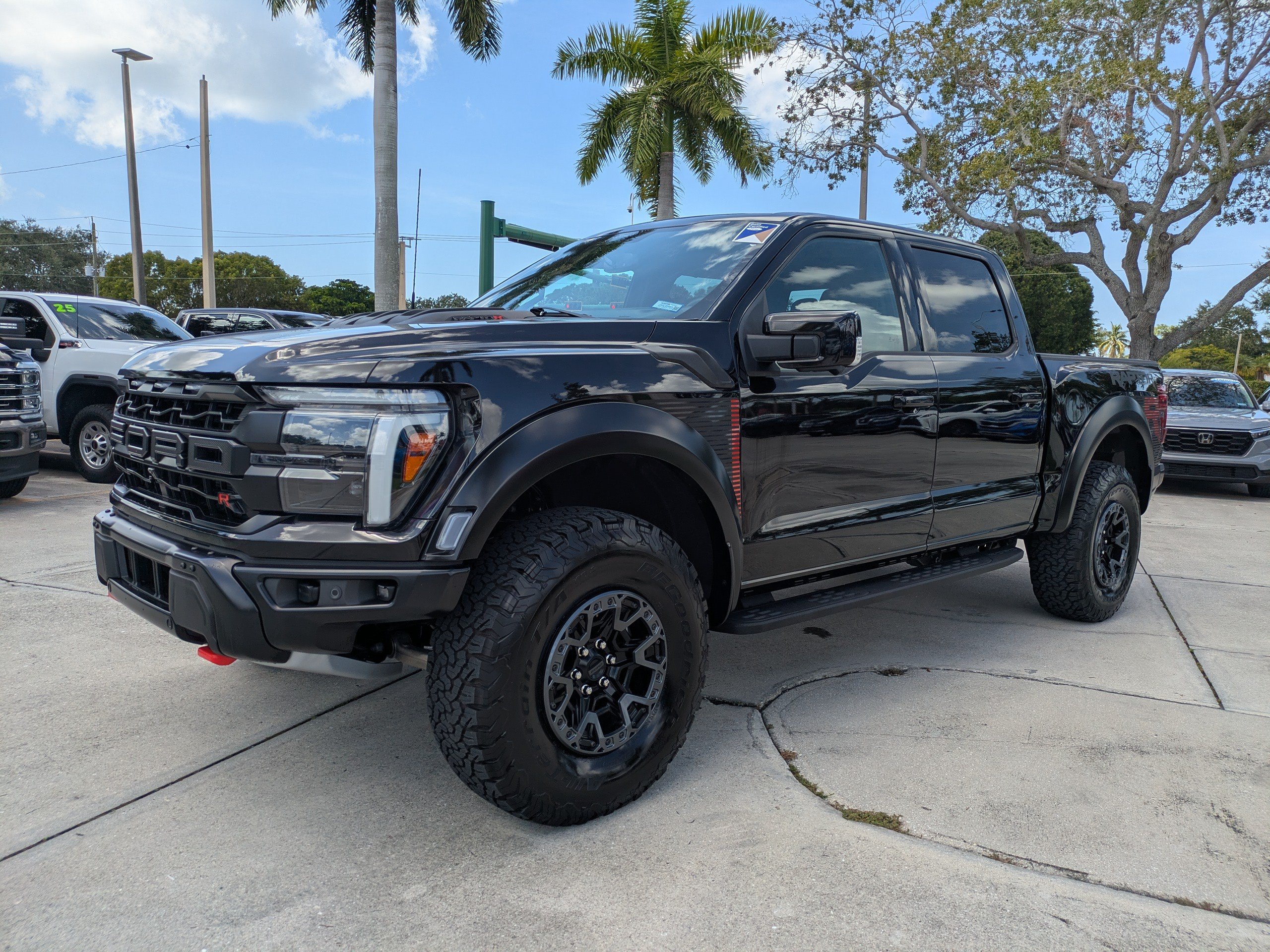 Certified 2025 Ford F150 Raptor w/ Equipment Group 803A Raptor R AWD/4WD image 7