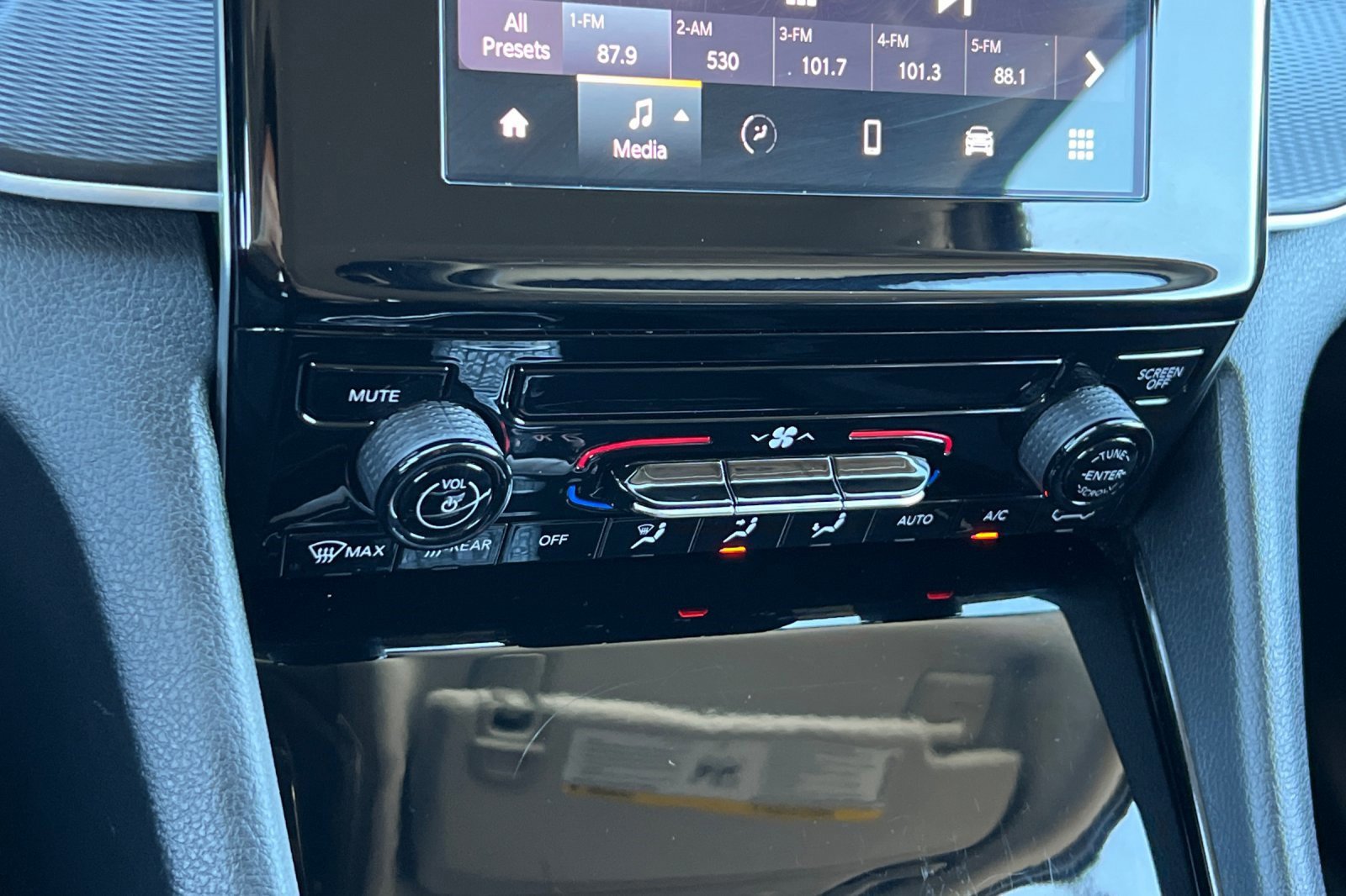 Used 2023 Jeep Grand Cherokee L Laredo image 22