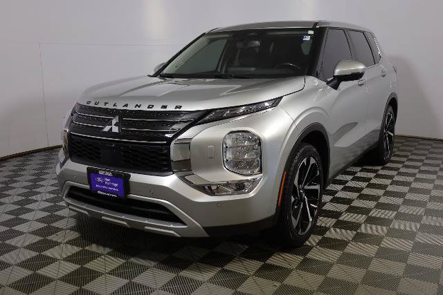 Used 2024 Mitsubishi Outlander SE AWD/4WD image 3