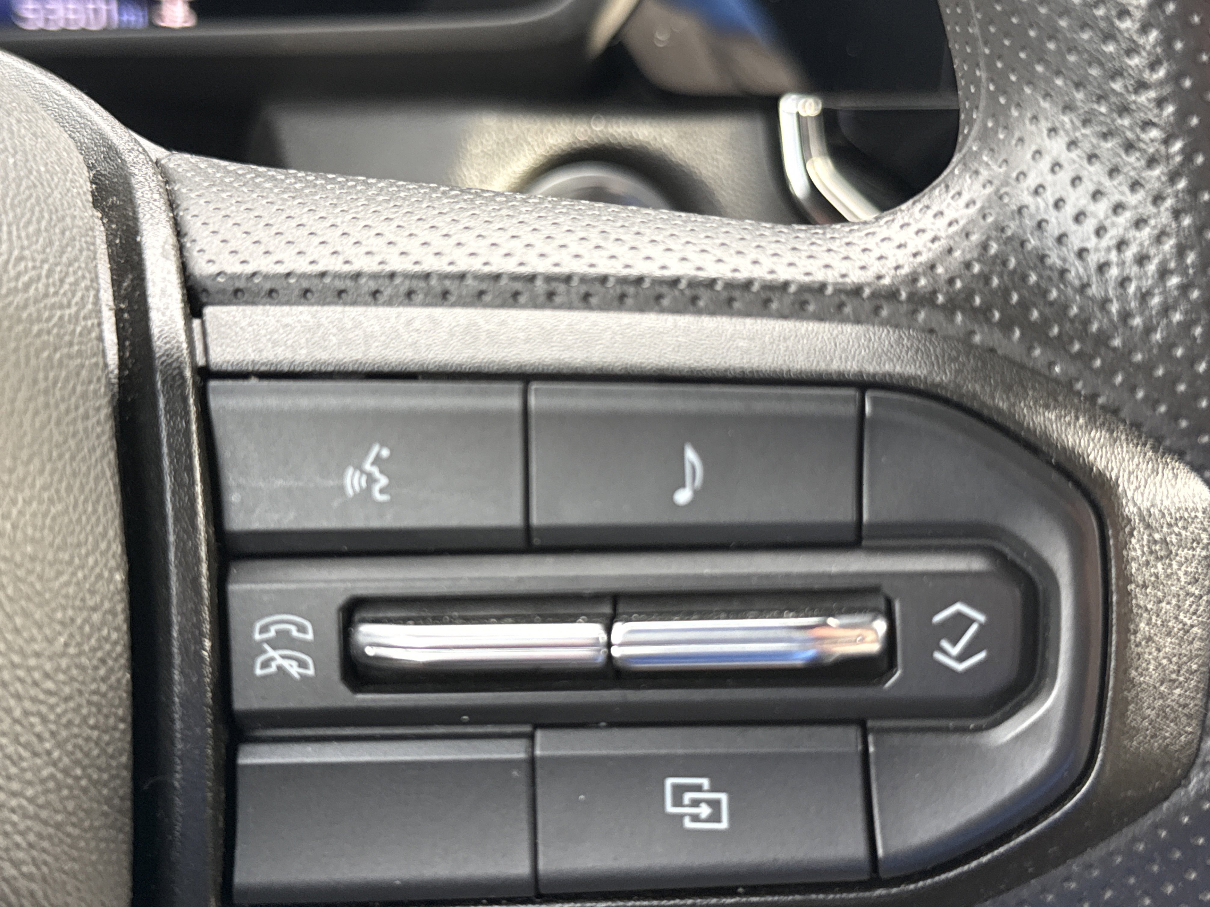 Used 2023 Chevrolet Colorado Trail Boss w/ Technology Package AWD/4WD image 18