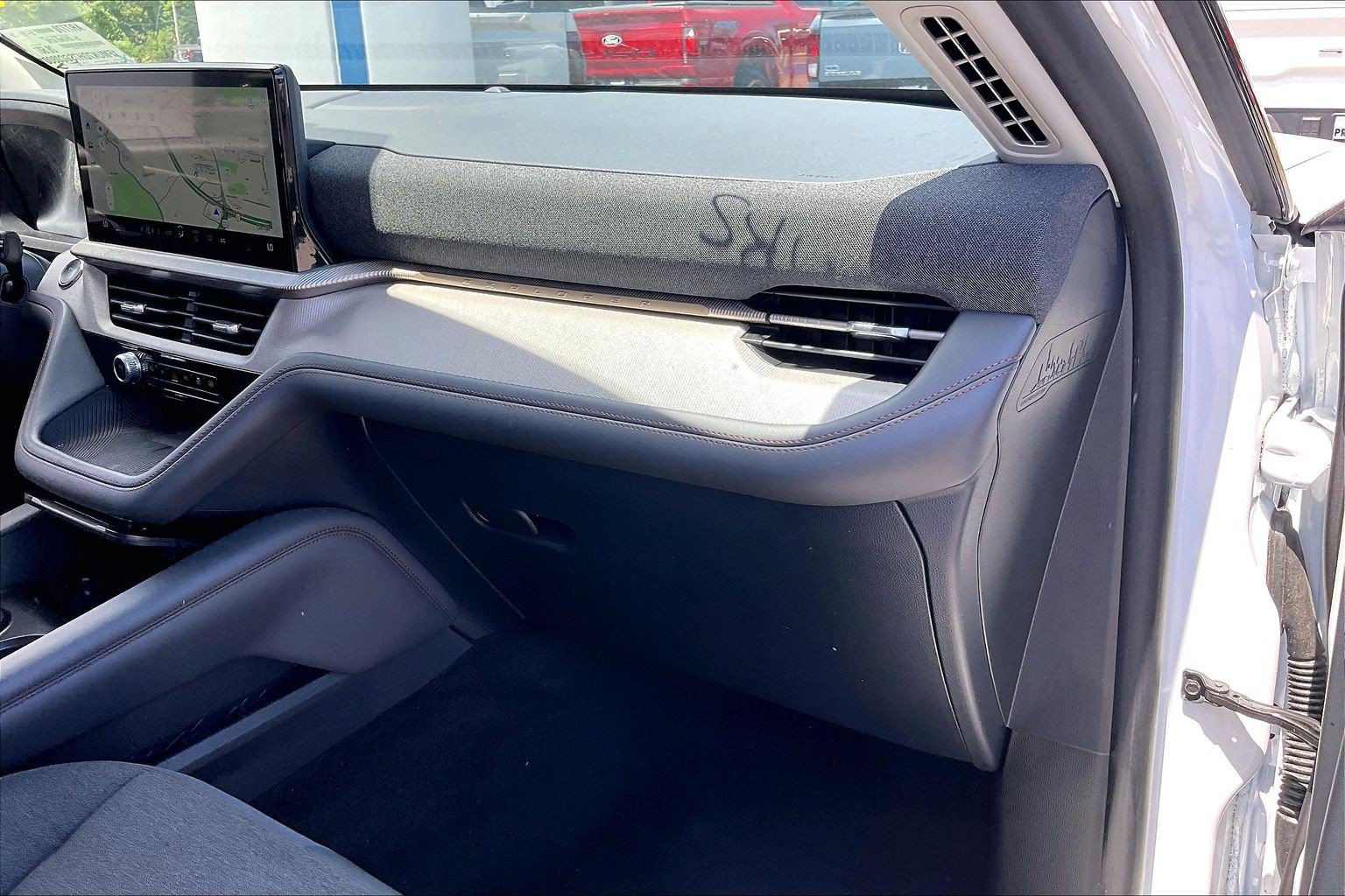 Certified 2025 Ford Explorer Active RWD image 15