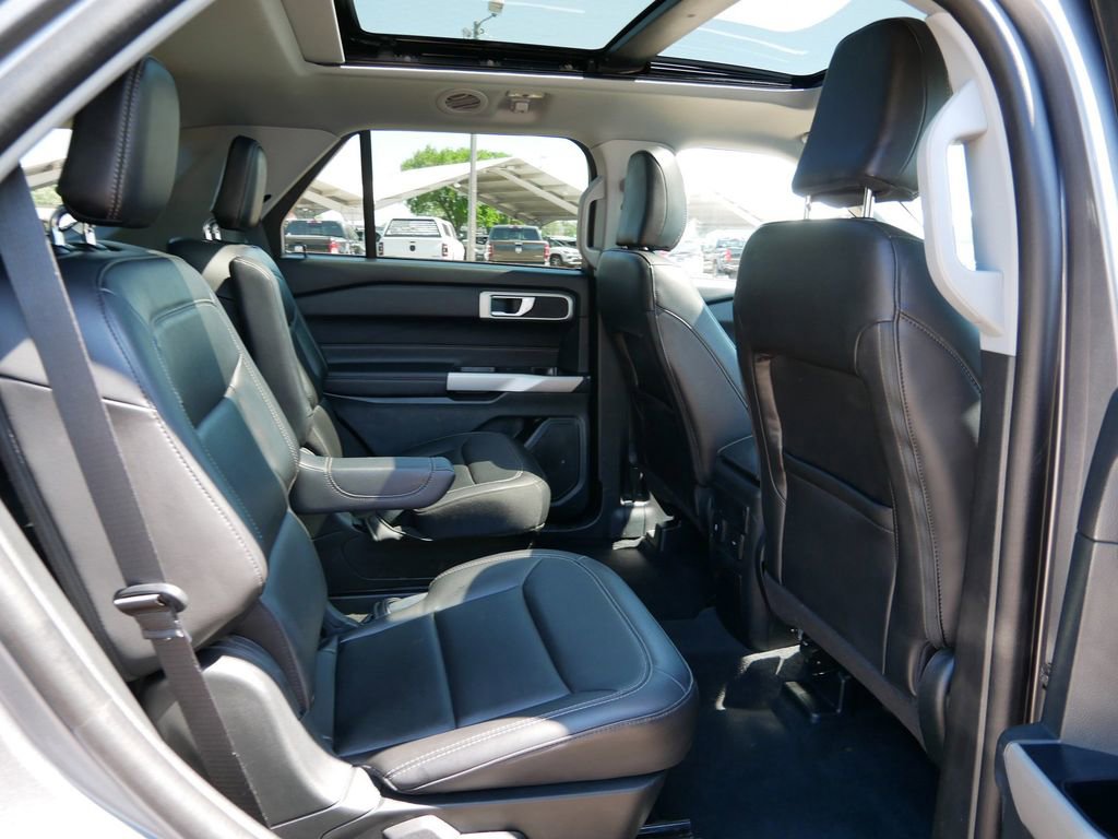 Certified 2023 Ford Explorer XLT w/ Equipment Group 202A AWD/4WD image 9