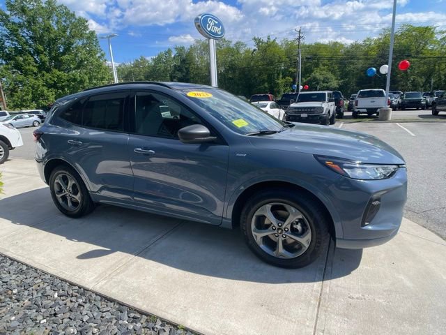 Certified 2023 Ford Escape ST-Line w/ Tech Pack #1 AWD/4WD image 9