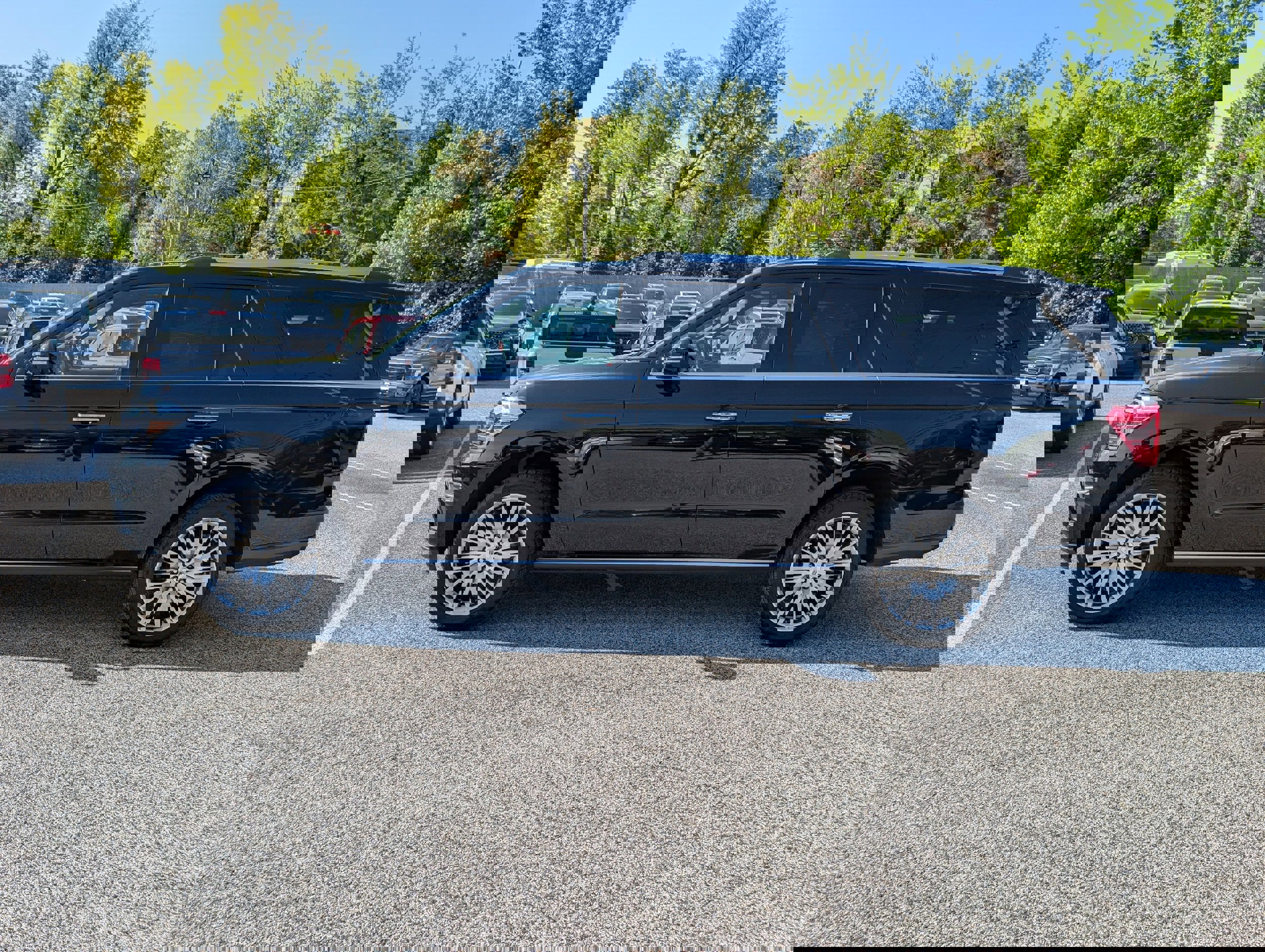 Certified 2022 Ford Expedition Max Limited image 3