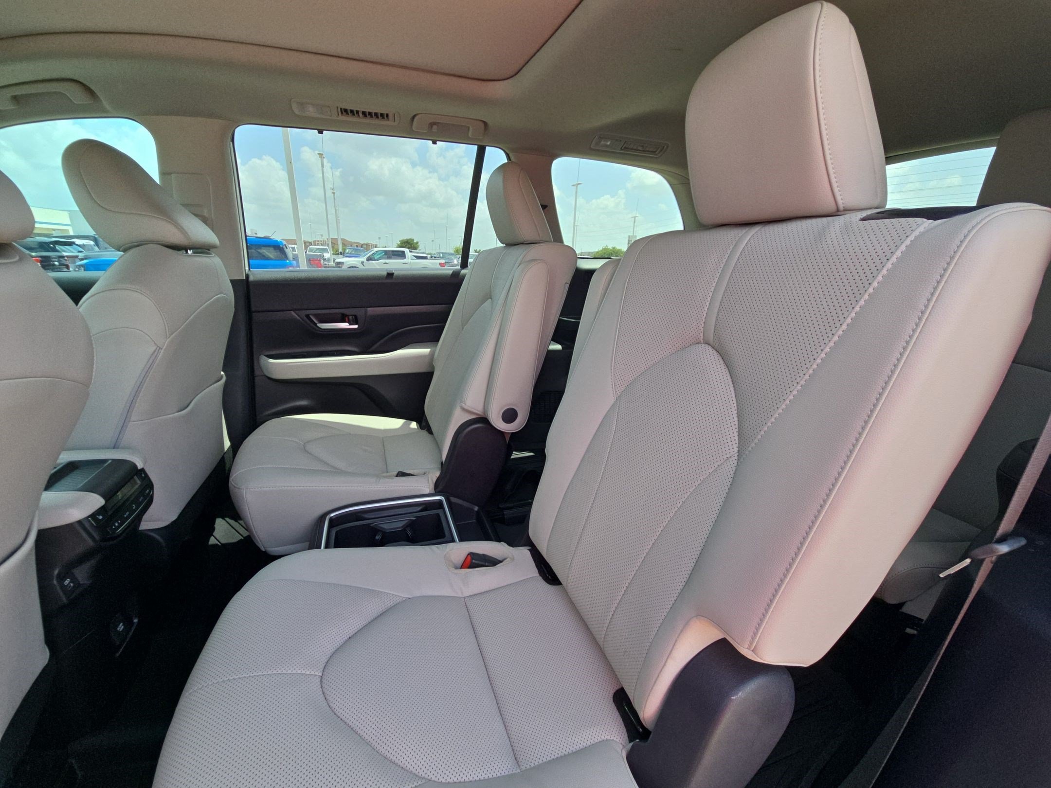 Used 2025 Toyota Grand Highlander FWD image 28