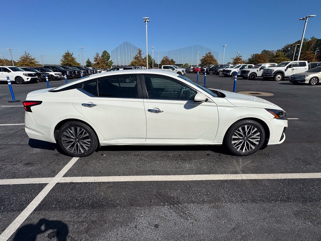 Used 2023 Nissan Altima 2.5 SV FWD image 8