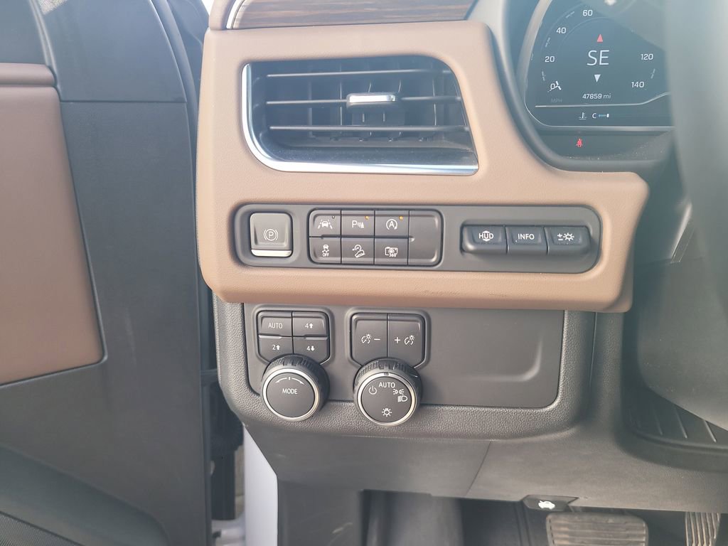 Used 2023 Chevrolet Suburban High Country image 17
