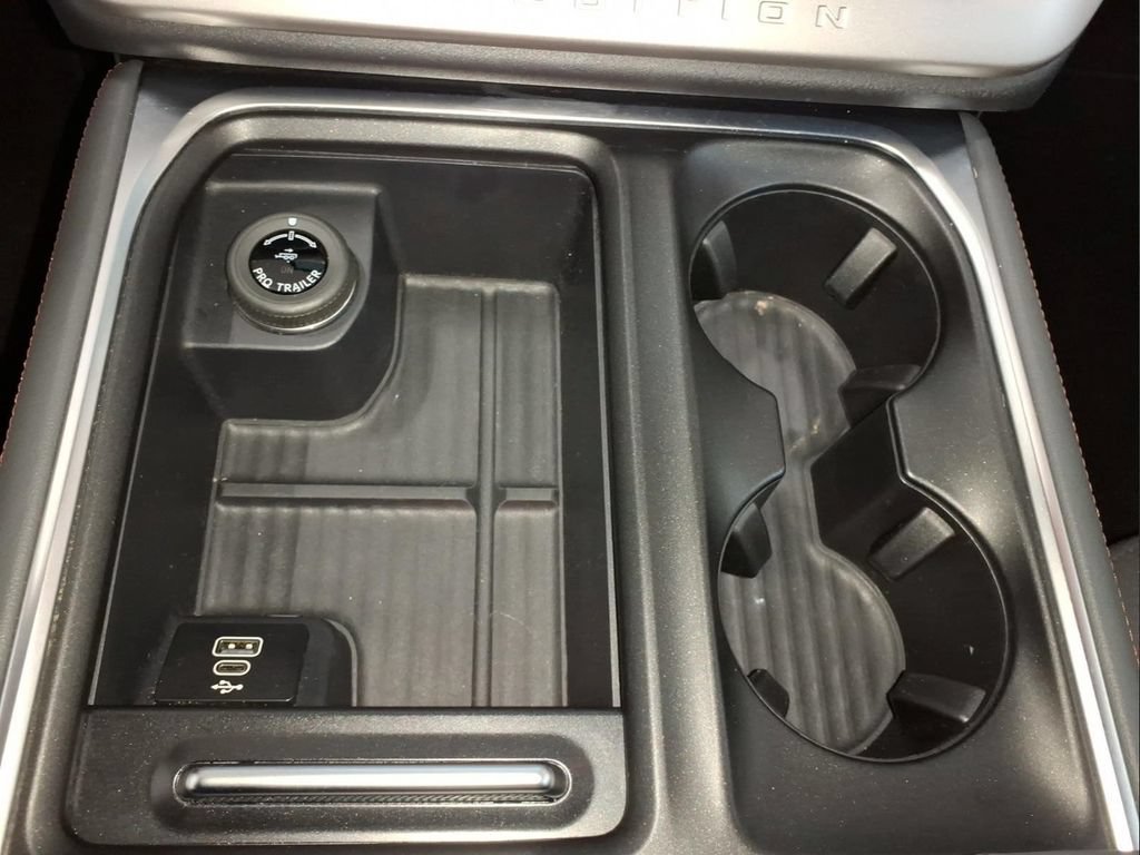 Certified 2025 Ford Expedition Active AWD/4WD image 13