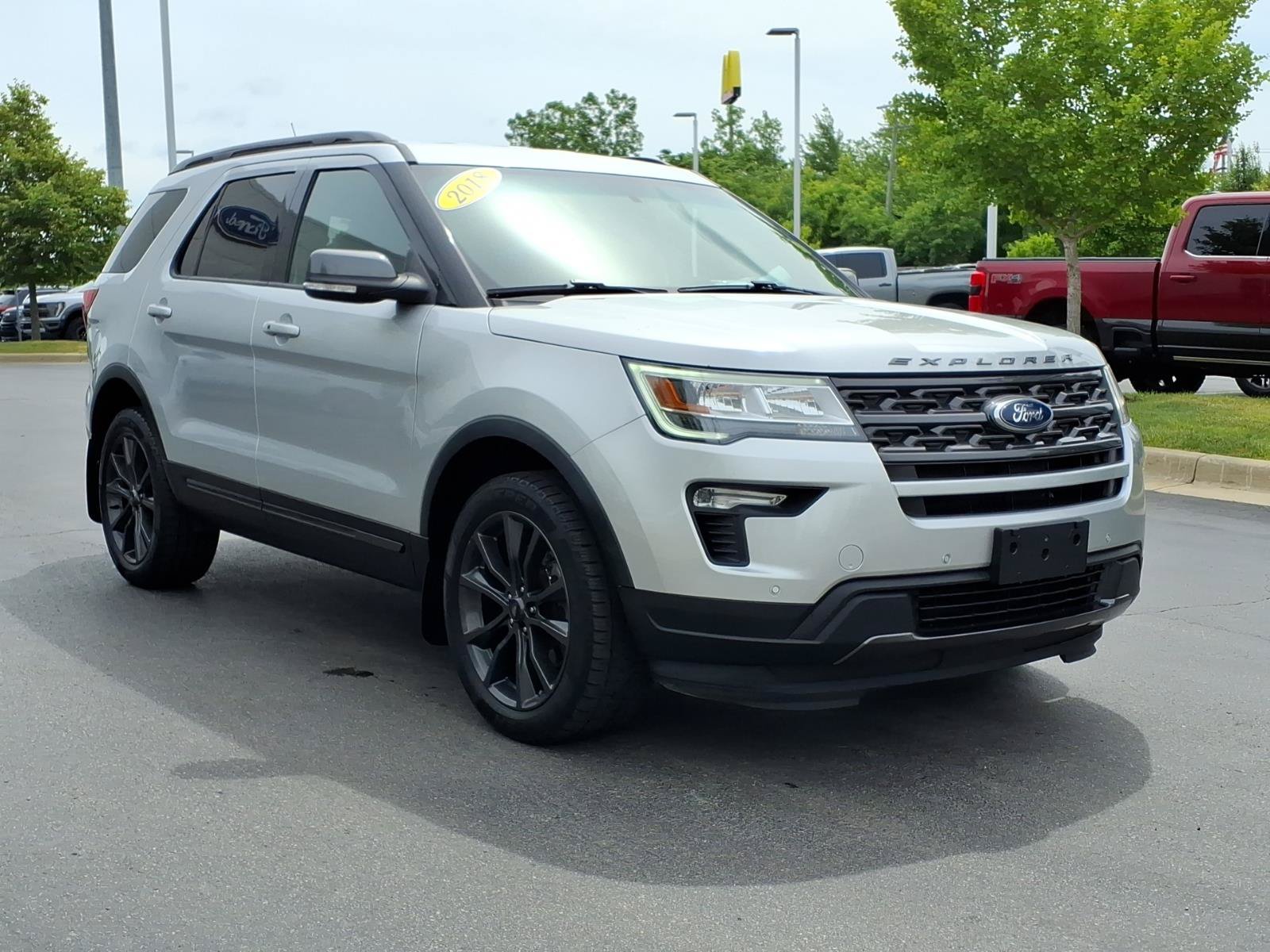 Certified 2018 Ford Explorer XLT w/ Equipment Group 202A AWD/4WD image 3