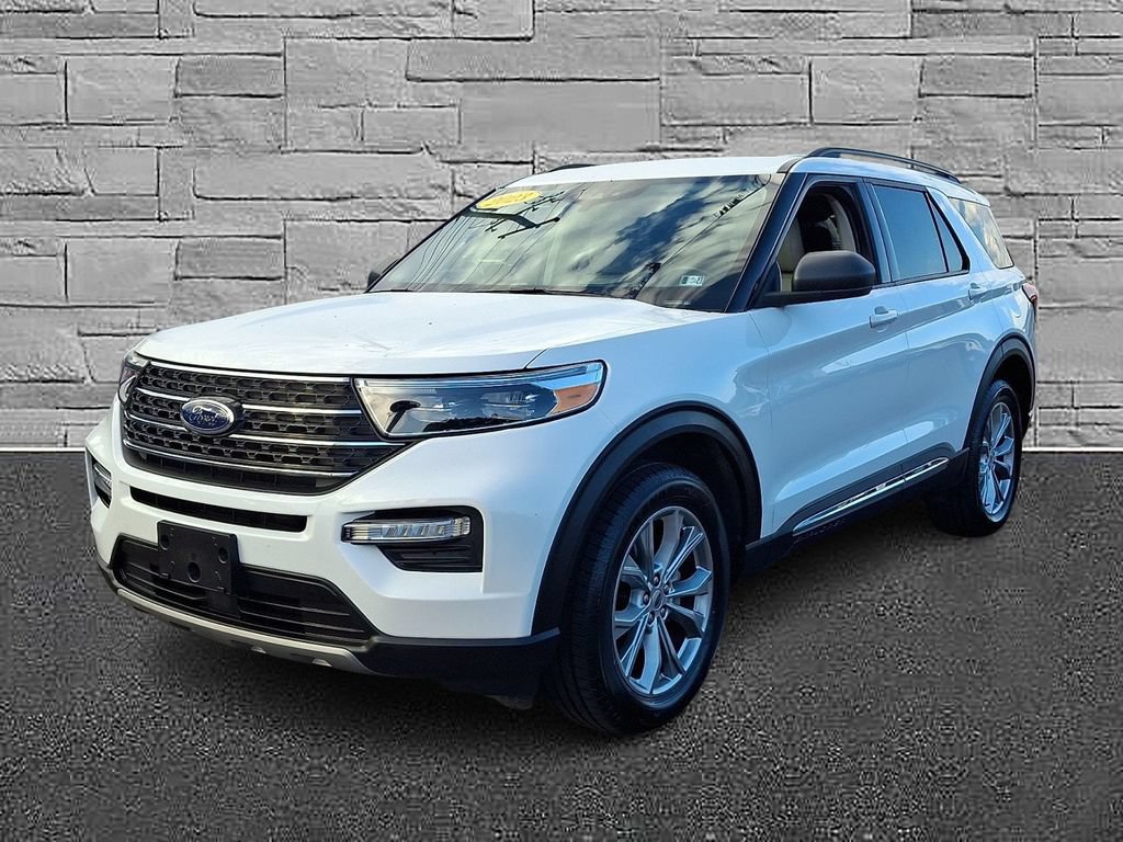 Certified 2023 Ford Explorer XLT w/ Equipment Group 202A AWD/4WD image 4