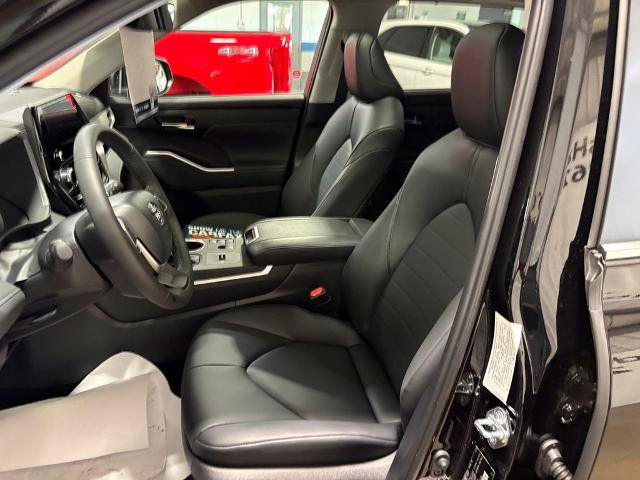 Used 2026 Toyota Highlander XLE AWD/4WD image 8