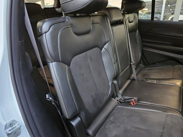 Used 2023 Jeep Grand Cherokee L Laredo image 16