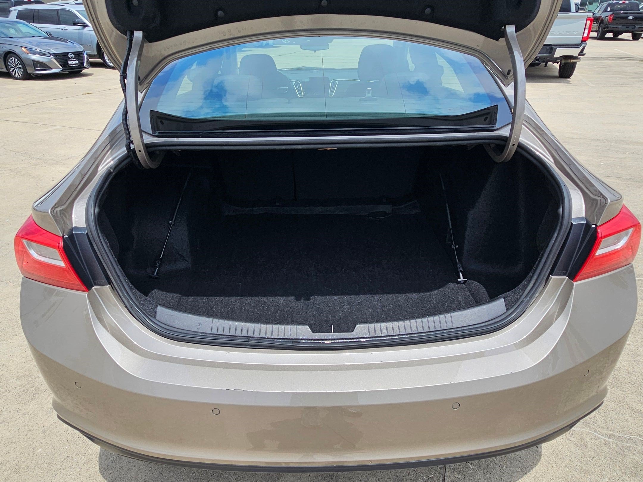 Used 2024 Chevrolet Malibu LT FWD image 30