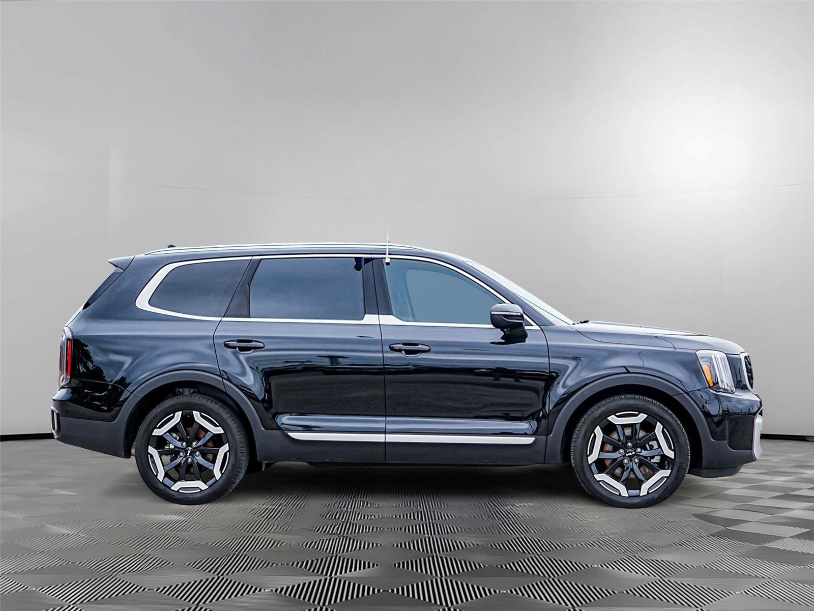 Used 2025 Kia Telluride EX AWD/4WD image 4