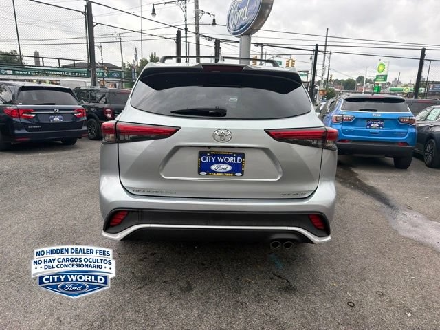 Used 2021 Toyota Highlander XSE AWD/4WD image 3